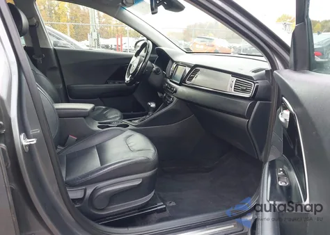 2018 Kia Niro Touring z USA, uszkodzony, nr VIN KNDCE3LC7J5114068